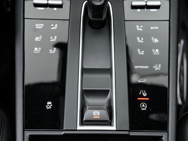 Certified 2026 Porsche Macan AWD/4WD image 21