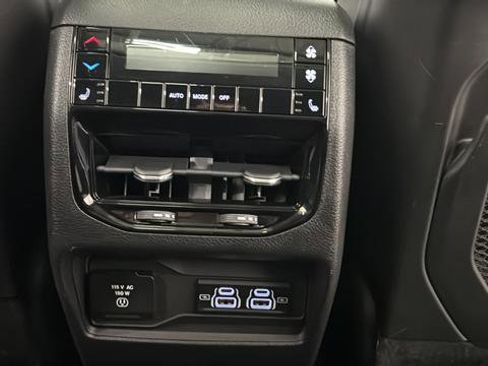 Used 2022 Jeep Grand Cherokee L Limited image 9