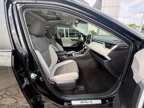 Used 2025 Toyota RAV4 XLE w/ Convenience Package FWD image 10