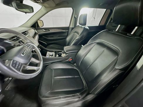 Used 2023 Jeep Grand Cherokee L Limited w/ Black Appearance Package image 13