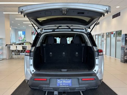 Used 2023 Nissan Pathfinder SV AWD/4WD image 5