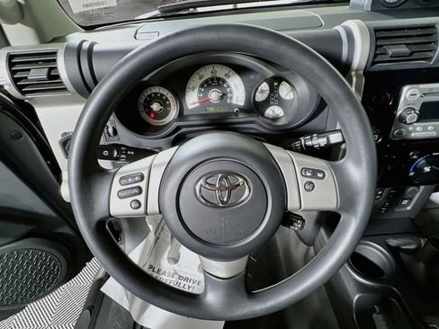 Used 2014 Toyota FJ Cruiser 4WD w/ Convenience Package image 10