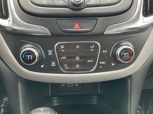 Used 2021 Chevrolet Equinox LT w/ Driver Convenience Package AWD/4WD image 9