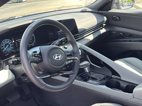 Used 2025 Hyundai Elantra Limited FWD image 25