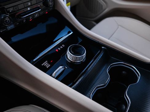 New 2025 Jeep Grand Cherokee Limited w/ Trailer Tow Package image 25