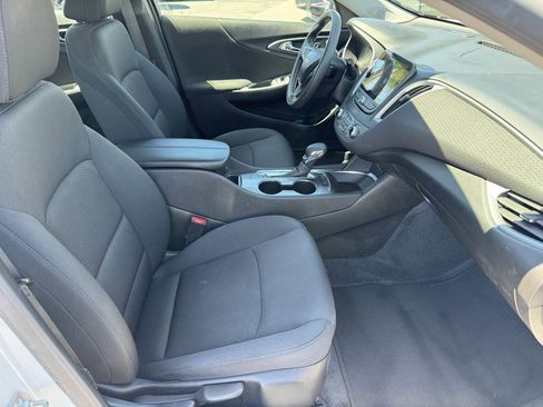 Used 2025 Chevrolet Malibu LT image 16