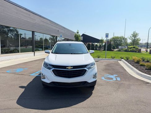 Used 2019 Chevrolet Equinox LT FWD image 2