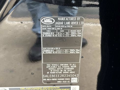 Used 2024 Land Rover Defender 110 V8 AWD/4WD image 38