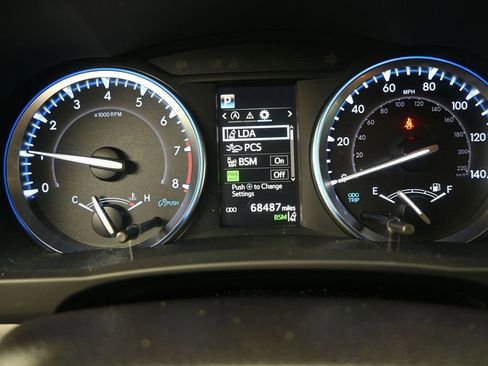 Used 2019 Toyota Highlander XLE image 12