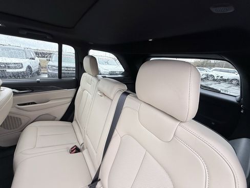 Used 2024 Jeep Grand Cherokee Limited w/ Luxury Tech Group II image 29