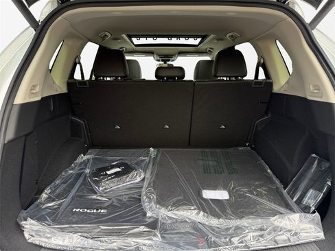 New 2026 Nissan Rogue SV w/ SV Premium Package image 18