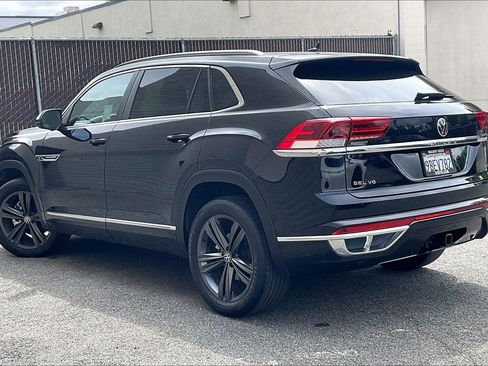 Certified 2022 Volkswagen Atlas Cross Sport SEL R-Line AWD/4WD image 10