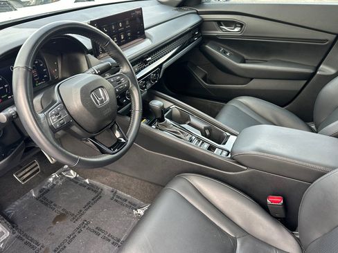 Used 2025 Honda Accord Sport image 9