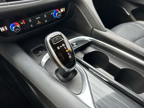 Used 2018 Buick Enclave Essence image 16