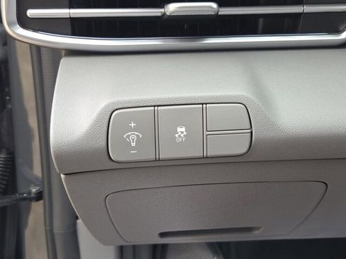 Used 2025 Hyundai Elantra SEL FWD image 26