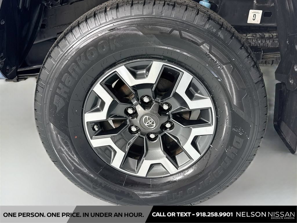 Used 2019 Toyota Tacoma TRD Off-Road AWD/4WD image 28