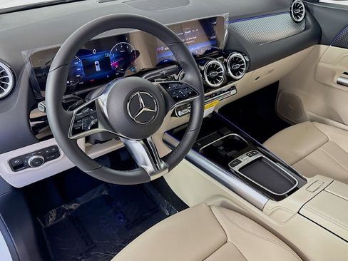 New 2025 Mercedes-Benz GLA 250 image 9