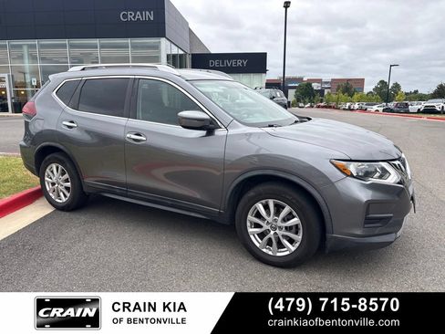 Used 2018 Nissan Rogue SV AWD/4WD image 2