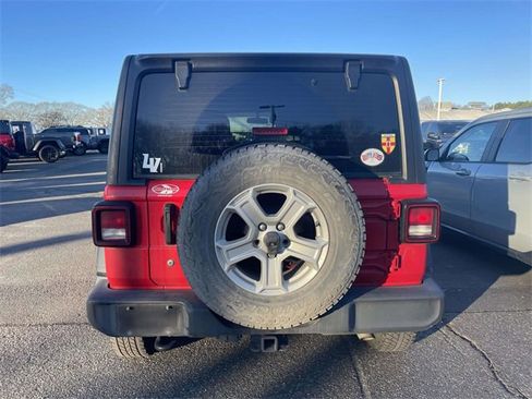 Used 2018 Jeep Wrangler Unlimited Sport image 5