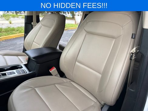 Used 2024 Ford Explorer XLT w/ Equipment Group 202A RWD image 18