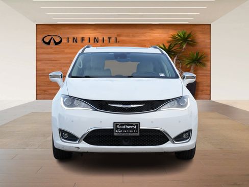 Used 2018 Chrysler Pacifica Limited w/ Tire & Wheel Group image 2