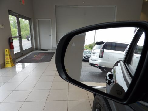 Used 2023 Jeep Cherokee Altitude Lux AWD/4WD image 7