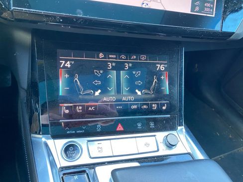 Used 2022 Audi e-tron Premium Plus image 18