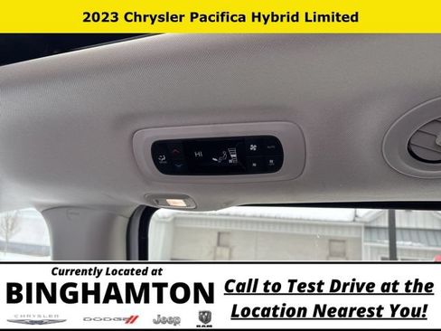 Used 2023 Chrysler Pacifica Limited FWD image 23