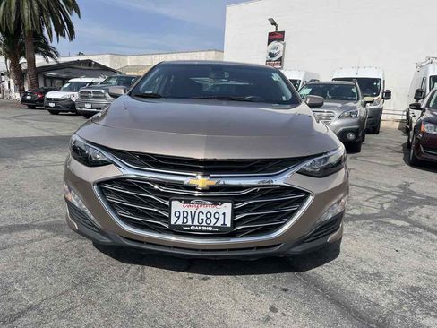 Used 2019 Chevrolet Malibu LT w/ Leather Package FWD image 8