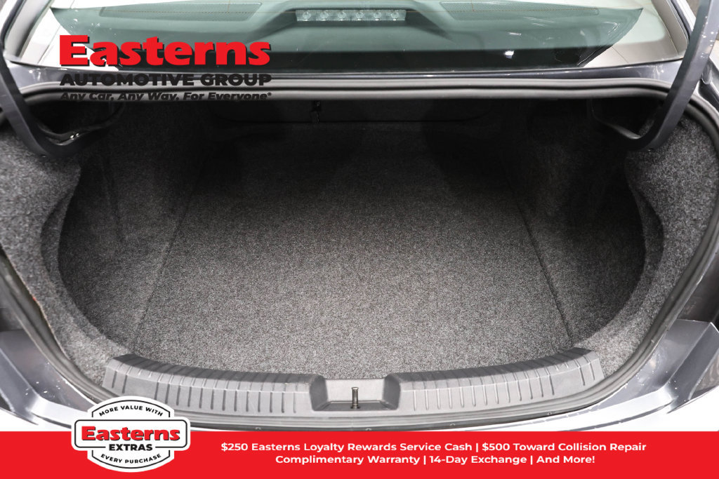 Used 2025 Volkswagen Jetta SE FWD image 10