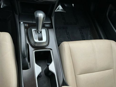 Used 2015 Honda Crosstour EX-L image 16