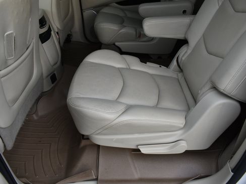 Used 2020 Cadillac Escalade ESV Premium Luxury image 26