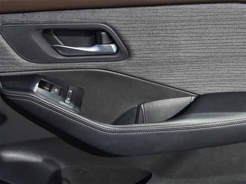 Used 2022 Nissan Rogue SV image 13