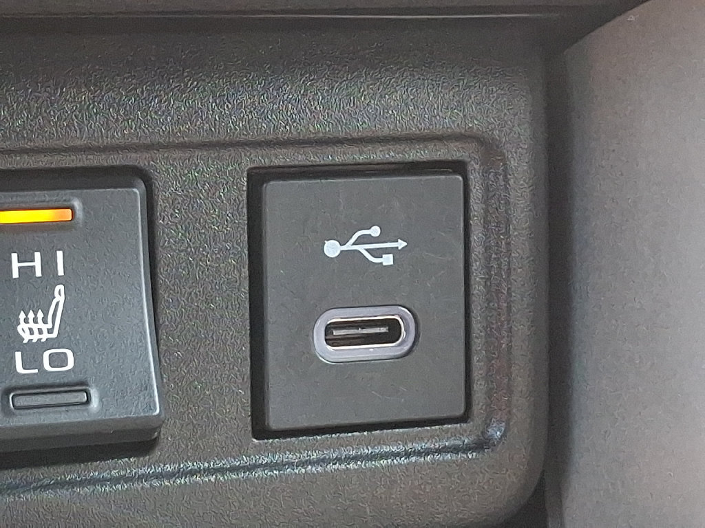 Certified 2025 Toyota Corolla Cross XLE FWD image 24
