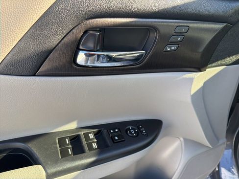 Used 2015 Honda Accord Touring image 28