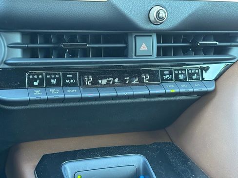 Used 2025 Toyota Crown Signia Limited w/ Advanced Technology Package image 12