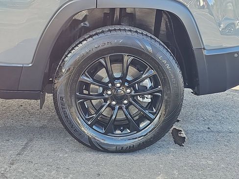 Used 2023 Jeep Cherokee Altitude Lux image 36