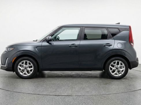 Used 2025 Kia Soul LX w/ LX Technology Package image 5