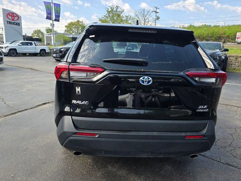 Certified 2023 Toyota RAV4 XLE Premium AWD/4WD image 7