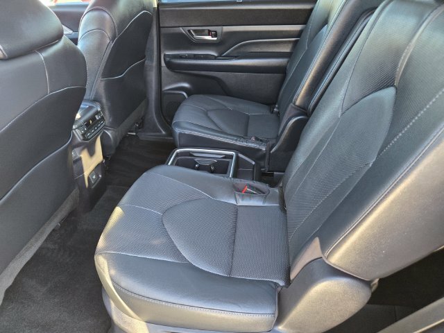 Used 2025 Toyota Grand Highlander AWD image 15