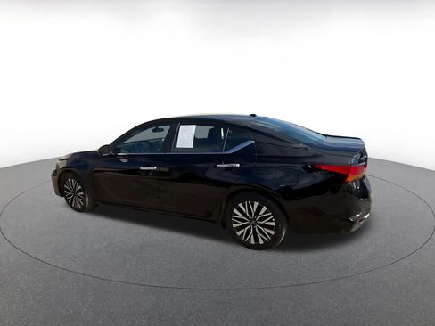 Used 2025 Nissan Altima 2.5 SV image 10