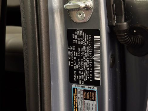 Used 2025 Kia Telluride SX w/ SX Captain's Chair Package FWD image 33