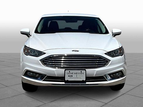 Used 2017 Ford Fusion SE w/ Equipment Group 201A FWD image 4