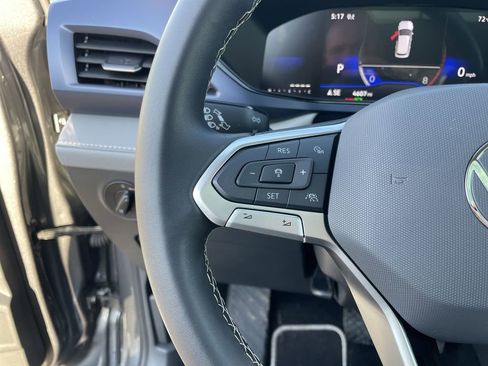 Certified 2024 Volkswagen Taos SE image 17