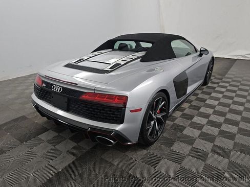 Used 2021 Audi R8 V10 w/ Premium Package RWD image 2