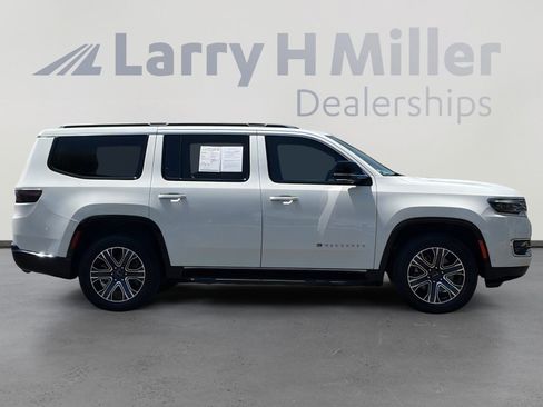 Used 2025 Jeep Wagoneer 4WD image 7