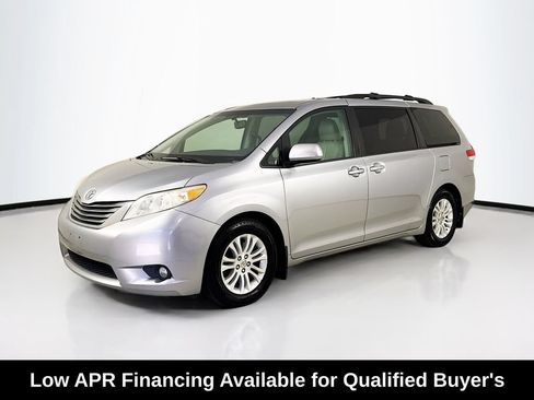 Used 2013 Toyota Sienna XLE FWD image 3