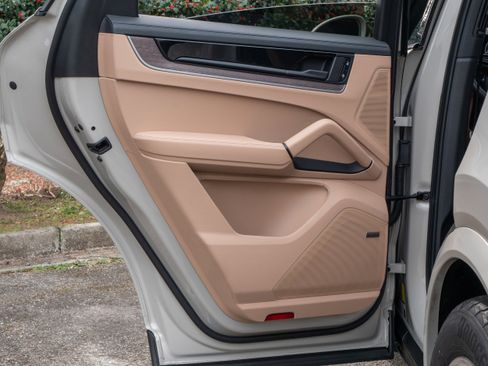 Certified 2024 Porsche Cayenne S w/ Premium Package Plus (PP1) image 36