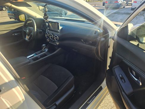 Used 2021 Nissan Sentra SV image 3