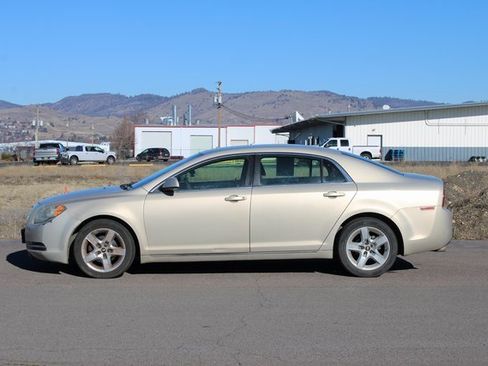 Used 2010 Chevrolet Malibu LT image 2